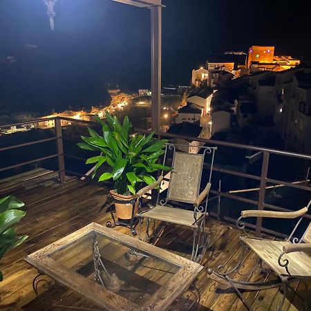 El Escondite De Martina, Aticos Romanticos Setenil De Las Bodegas Luaran gambar