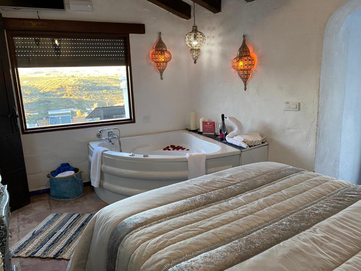 El Escondite De Martina, Aticos Romanticos Setenil De Las Bodegas Luaran gambar