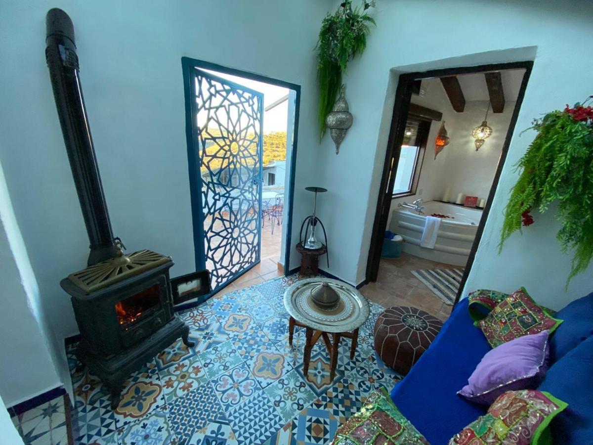 El Escondite De Martina, Aticos Romanticos Setenil De Las Bodegas Luaran gambar
