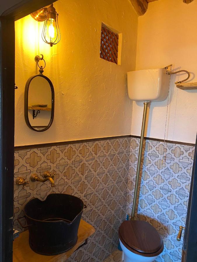 El Escondite De Martina, Aticos Romanticos Setenil De Las Bodegas Luaran gambar