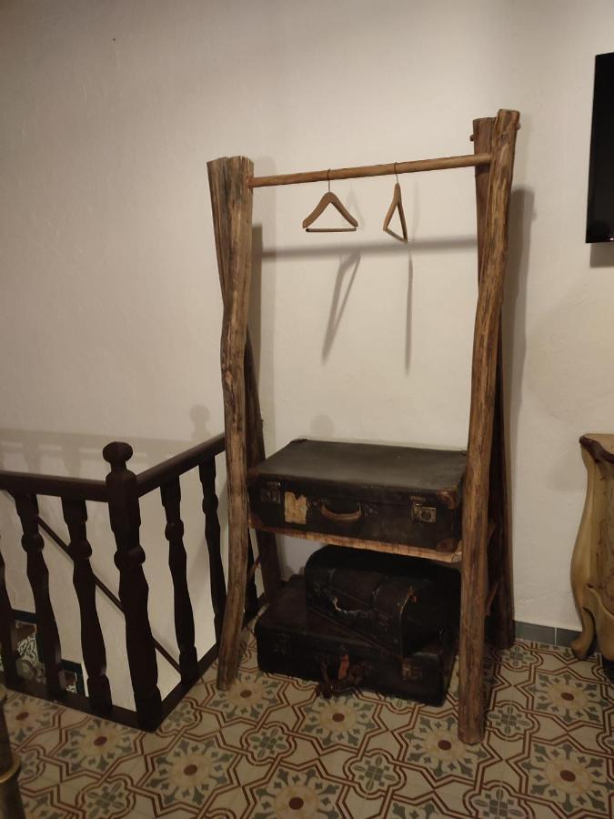 El Escondite De Martina, Aticos Romanticos Setenil De Las Bodegas Luaran gambar