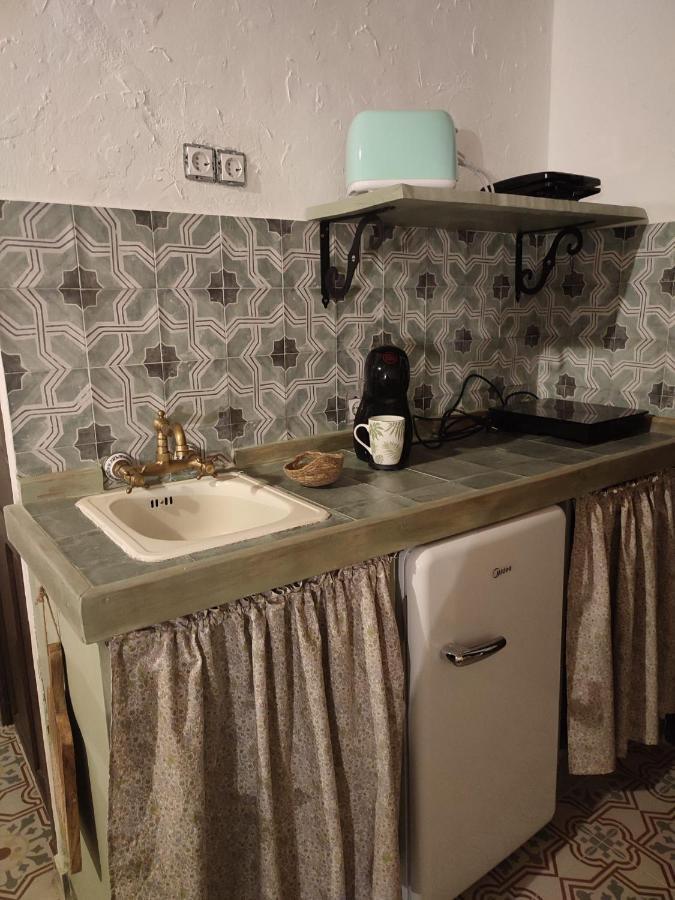 El Escondite De Martina, Aticos Romanticos Setenil De Las Bodegas Luaran gambar