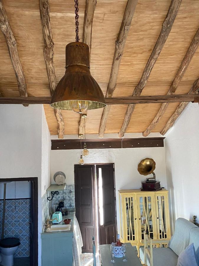 El Escondite De Martina, Aticos Romanticos Setenil De Las Bodegas Luaran gambar