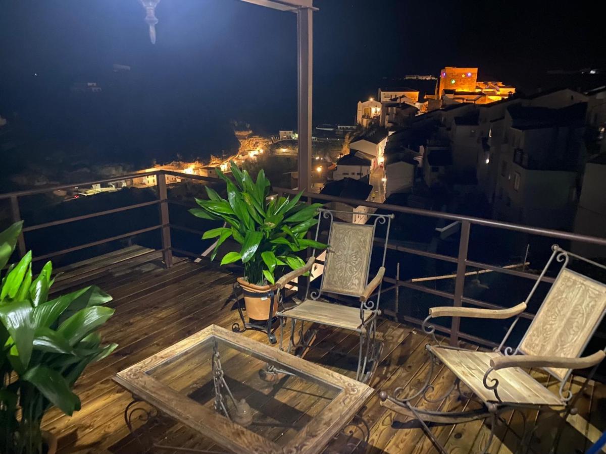 El Escondite De Martina, Aticos Romanticos Setenil De Las Bodegas Luaran gambar